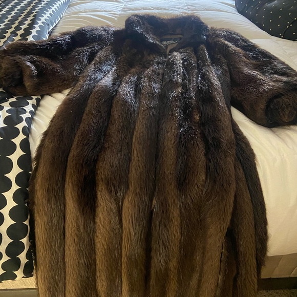 Vintage Full Length Beaver Fur Coat Color Ebony Size Small in perfect condition! - Picture 3 of 15
